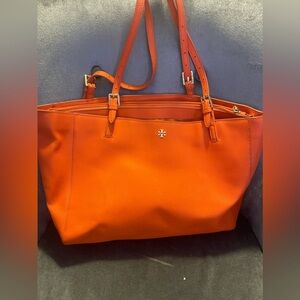Burnt Orange 🍊 PERFECT FOR FALL 🍁 Tory Burch Tote